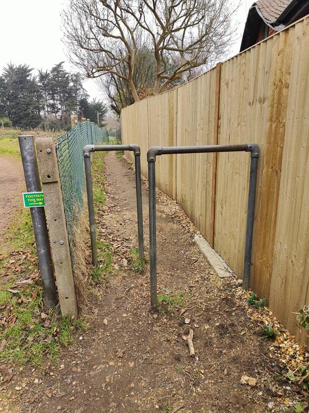 Footpath Access At The Bend Of Kew Lane
